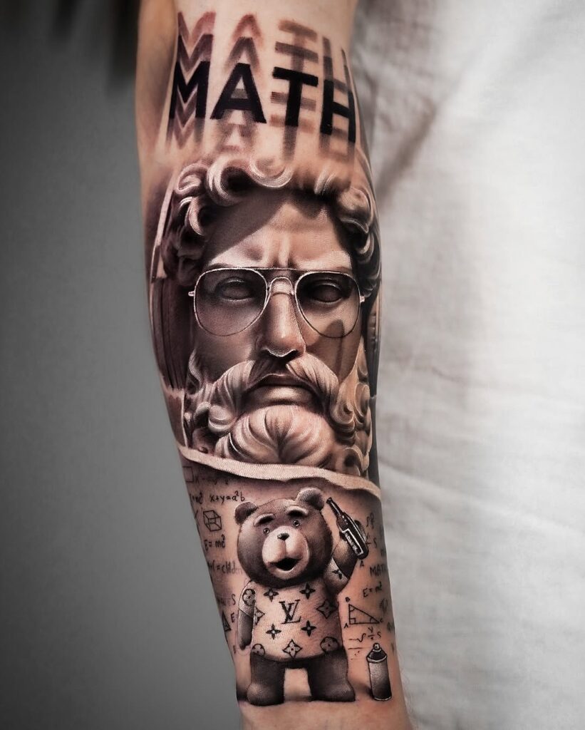 tatuaj inspirat de școală cu matematica