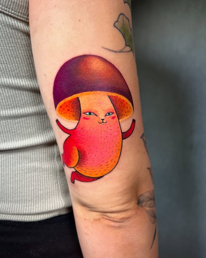 tatuaj de toamna cu ciuperca si culori de toamna