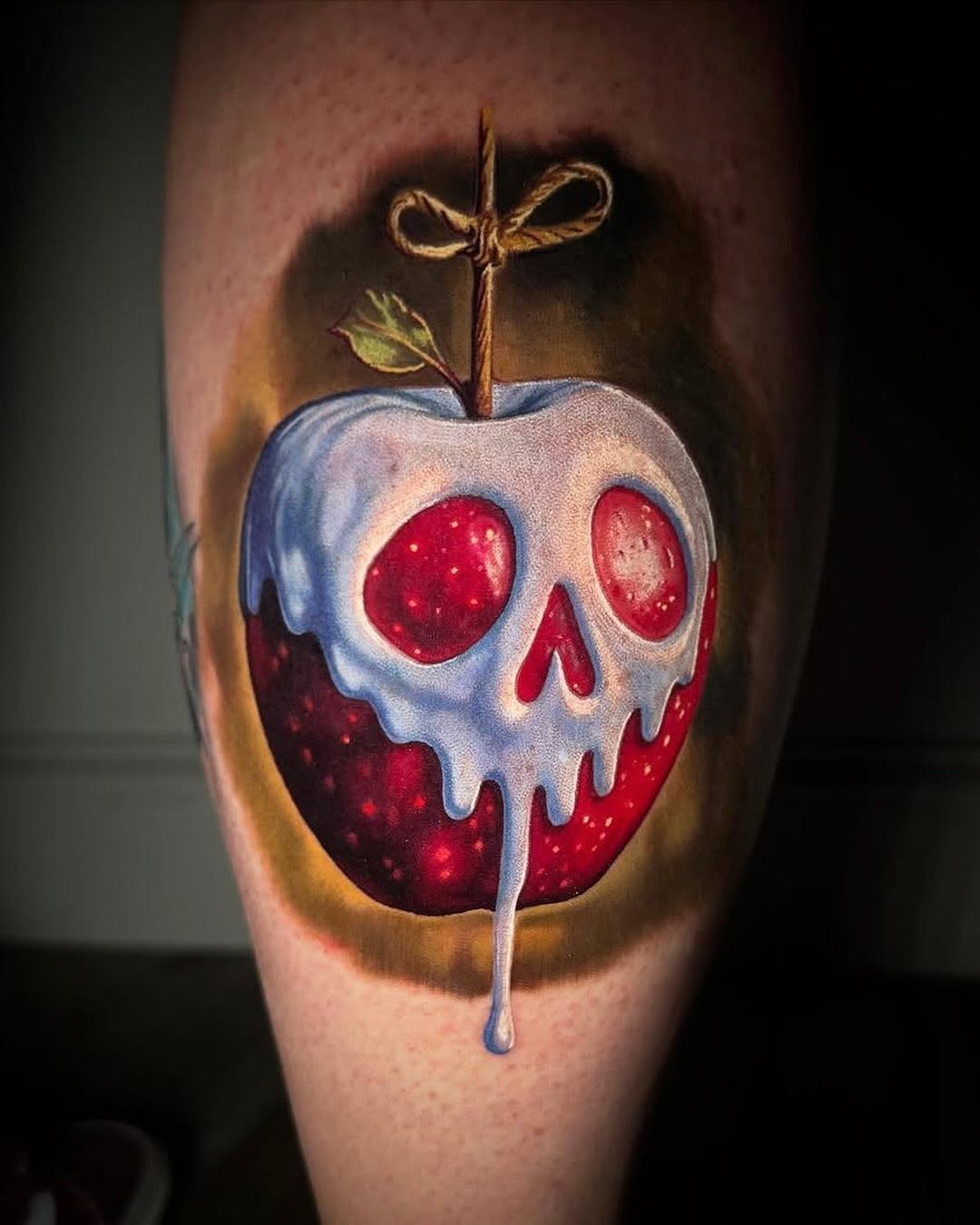 tatuaj inspirat de toamna cu marul vrajitoarei din Alba ca Zapada